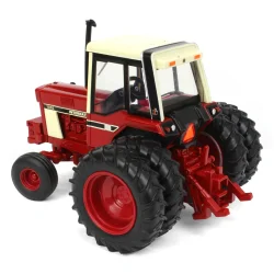 IH International Harvester 1086 med tvillinghjul traktor 1/32 Ertl (Britains)