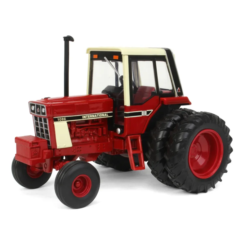 IH International Harvester 1086 med tvillinghjul traktor 1/32 Ertl (Britains)