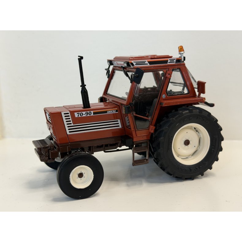 Fiat 70-90 2wd supercomfort cab Limited Edition 500 traktor 1/32 ROS