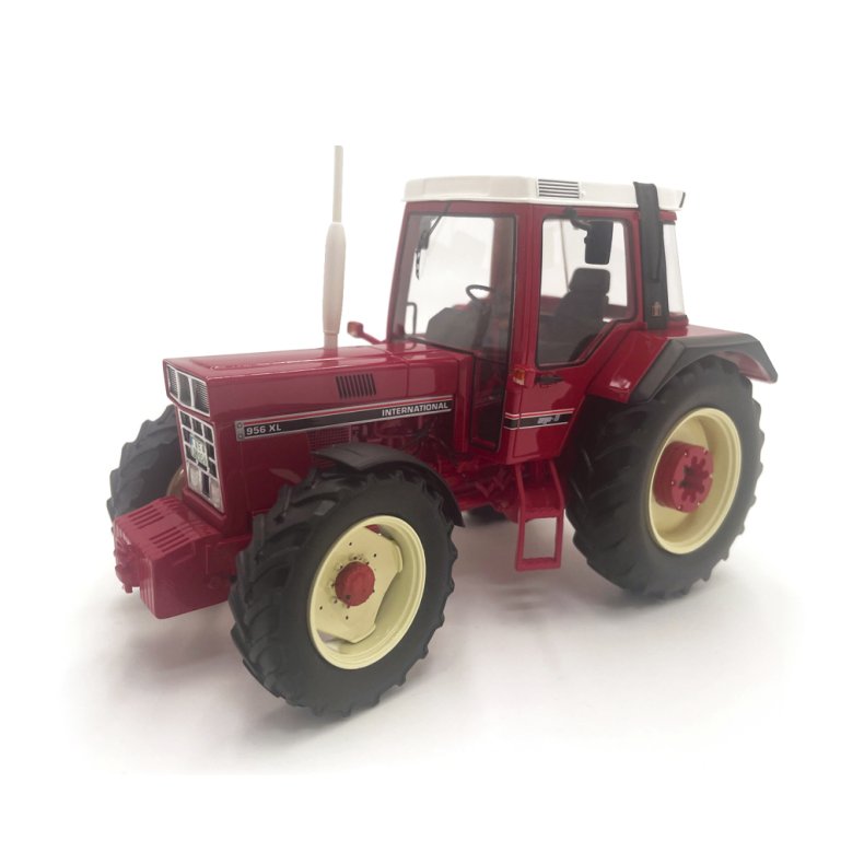 International IH 453 2wd traktor 1/32 Autocult