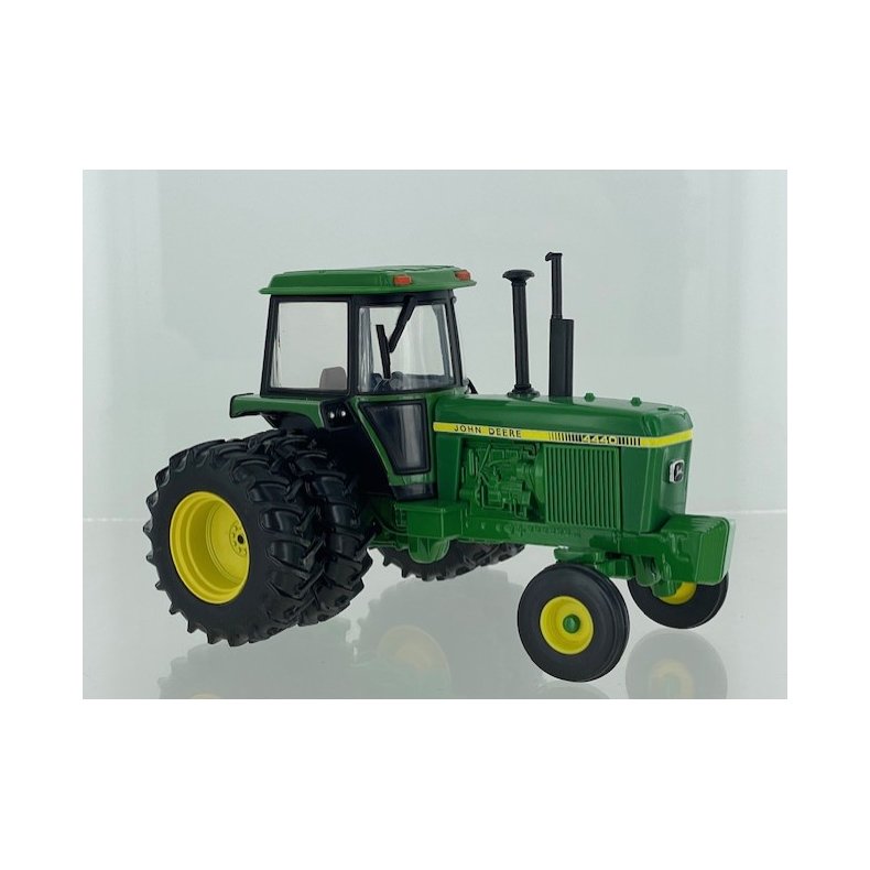 John Deere 4440 traktor med duals Limited Edition 1/32 Britains