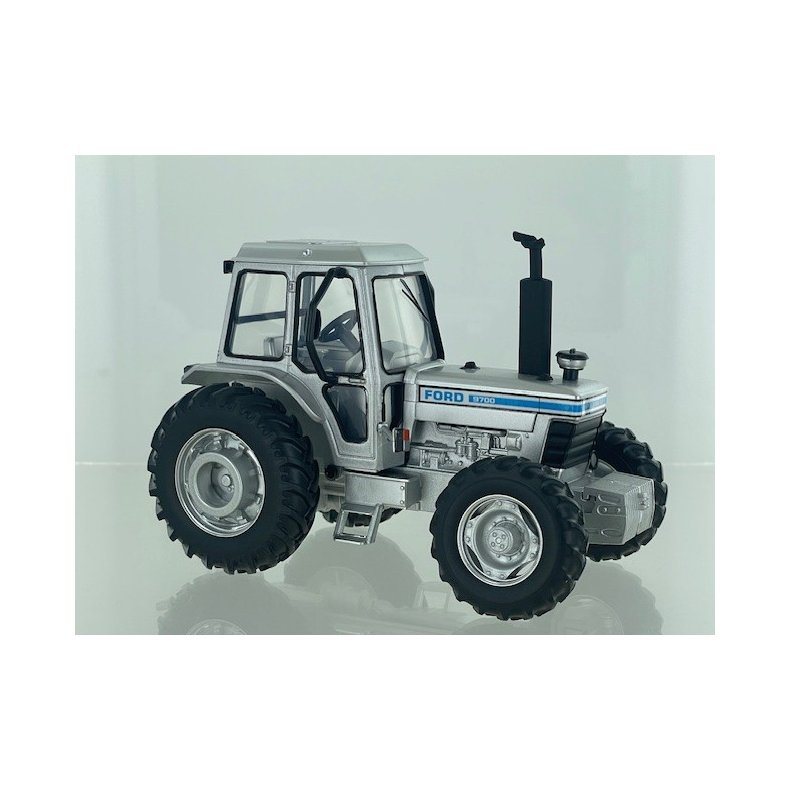 Ford 9700 4wd Silver Limited edition 150 stk traktor 1/32 Britains