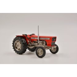 Massey Ferguson 1104 traktor 1/32 VKA