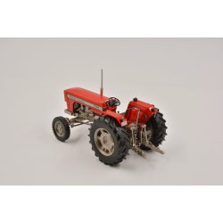 Massey Ferguson 1104 traktor 1/32 VKA