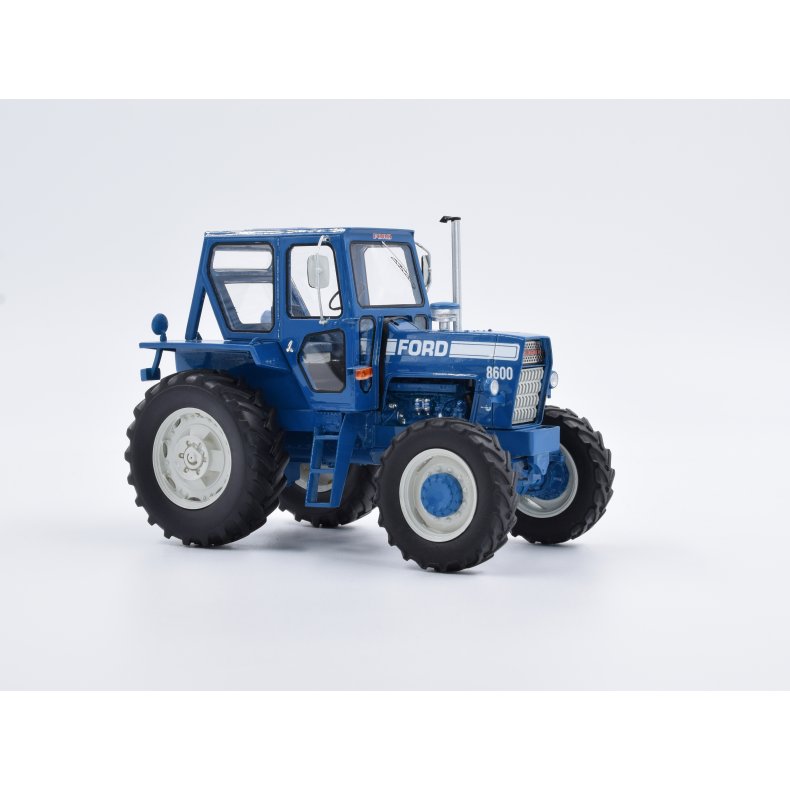 Ford 8600 4wd traktor limited edition 250 stk 1/32 VKA Models 
