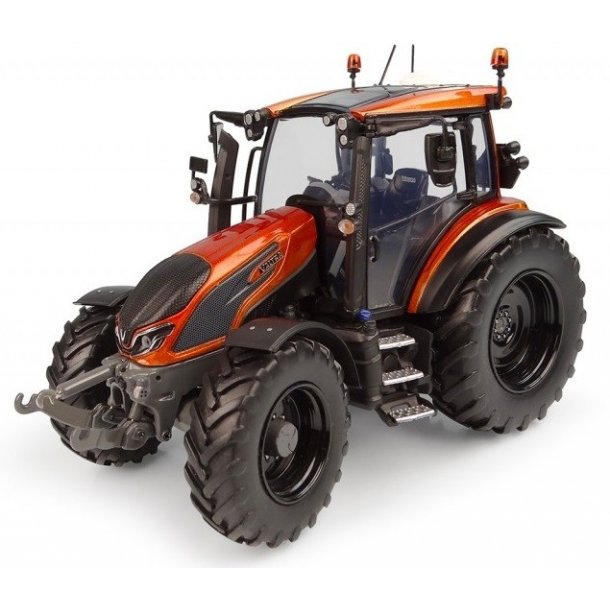 VALTRA G135 UNLIMITED ORANGE LIMITED EDITION 1000 stk traktor 1/32 UH Universal Hobbies