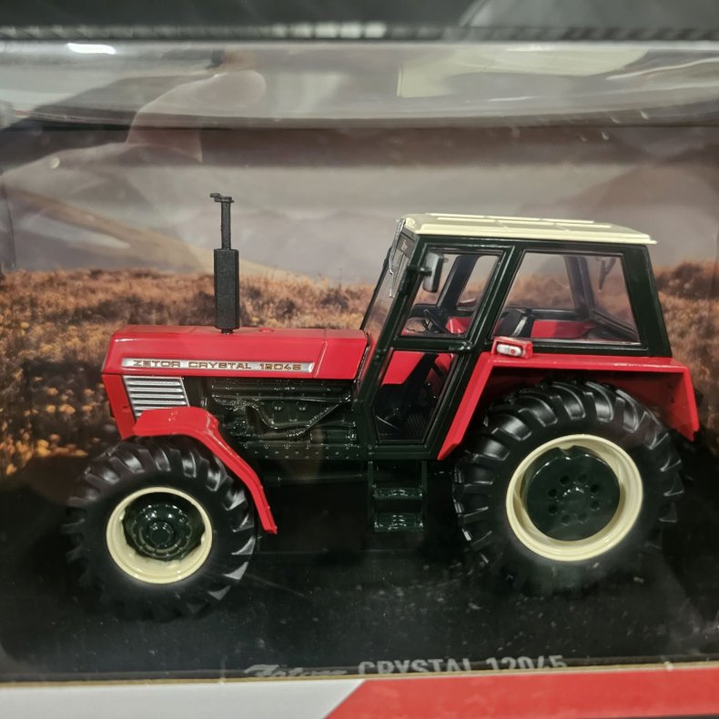 Zetor Crystal 12045 4wd Generation 2 traktor Limited Edition 750 1/32 UH Universal Hobbies